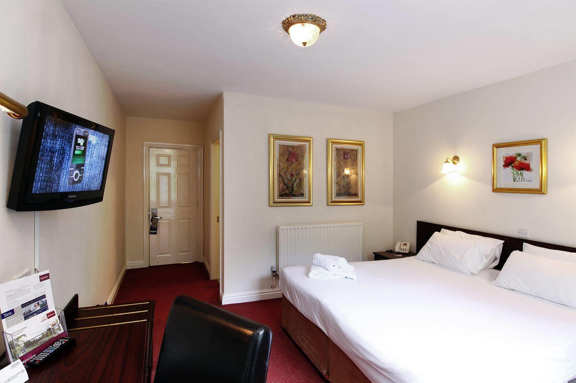 Stafford South Hatherton Hotel Пенкридж Экстерьер фото