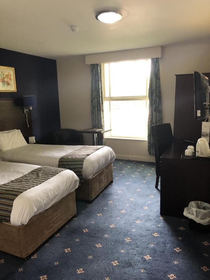 Stafford South Hatherton Hotel Пенкридж Экстерьер фото